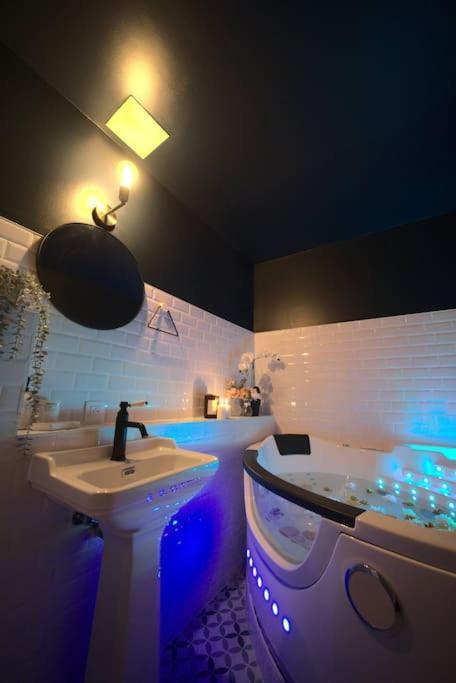 Luxury Room Jacuzzi Centre Ville Haut De Gamme Mulhouse Luaran gambar
