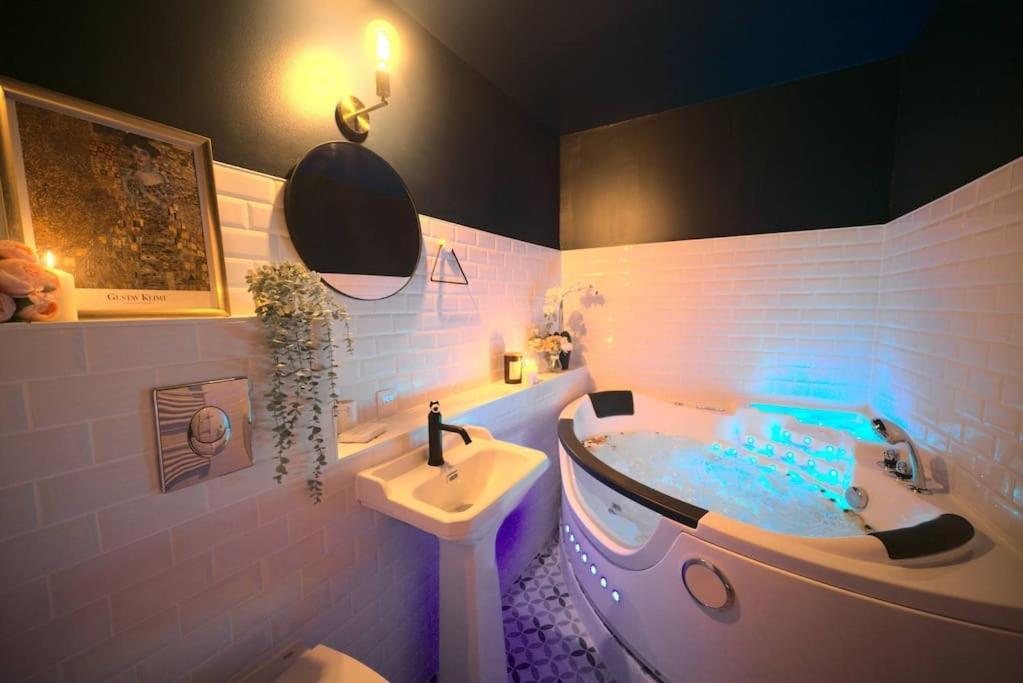 Luxury Room Jacuzzi Centre Ville Haut De Gamme Mulhouse Luaran gambar